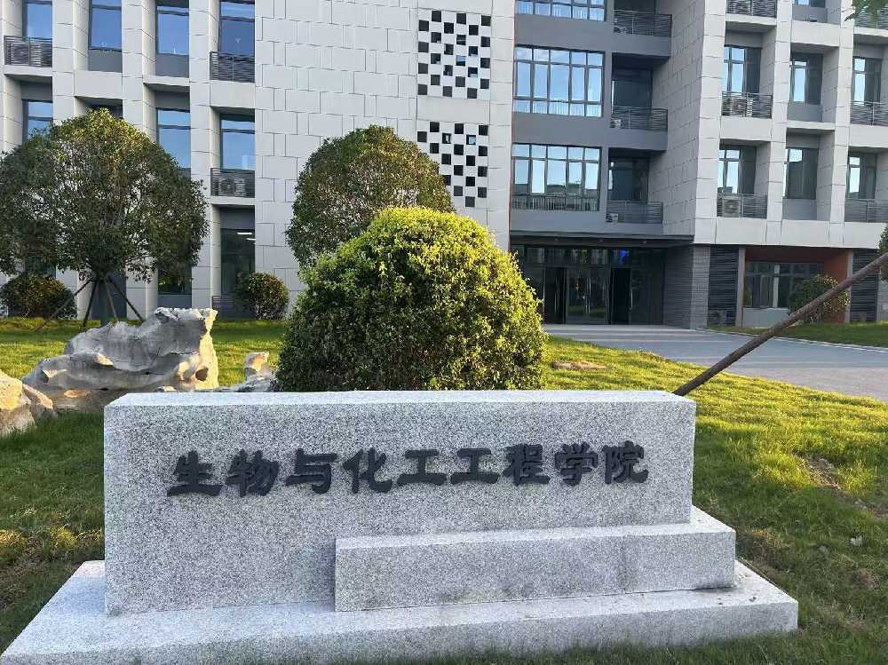 和龙市扬州职业大学体育场高杆灯项目